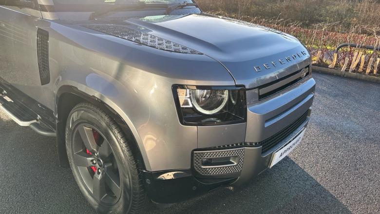 Land Rover Defender 3.0 D300 X-Dynamic HSE 110 5dr Auto Diesel Estate